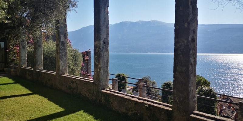 Luxury 4 bedroomed villa with private pool overlooking Lake Garda