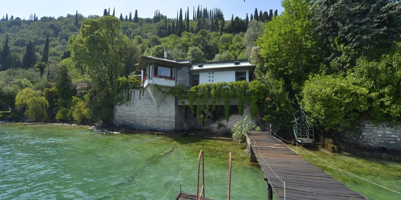 Lake Garda family villa directly on the lake with stunning views and private swimming dock
