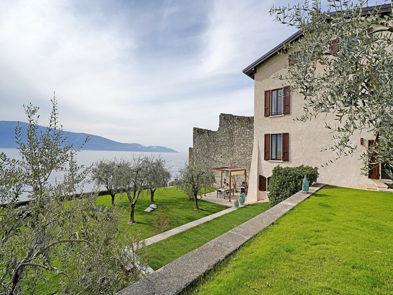 Villas At Lake Garda Holiday Homes In Italy The Villa Speciailists villas-at-lake-garda-holiday-homes-in-italy-the-villa-speciailists