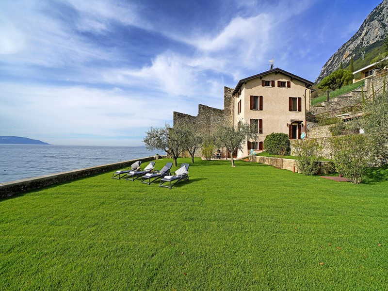 Villas At Lake Garda Holiday Homes In Italy The Villa Speciailists villas-at-lake-garda-holiday-homes-in-italy-the-villa-speciailists