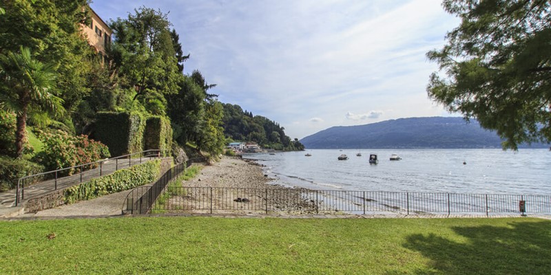 6 bedroomed villa on the shores of Lake Maggiore