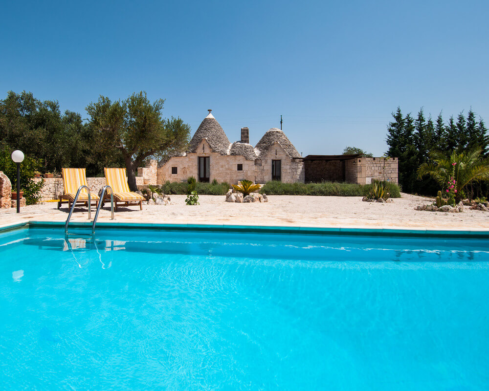 Ancient Trullo for 4 people near Alberobello with private pool