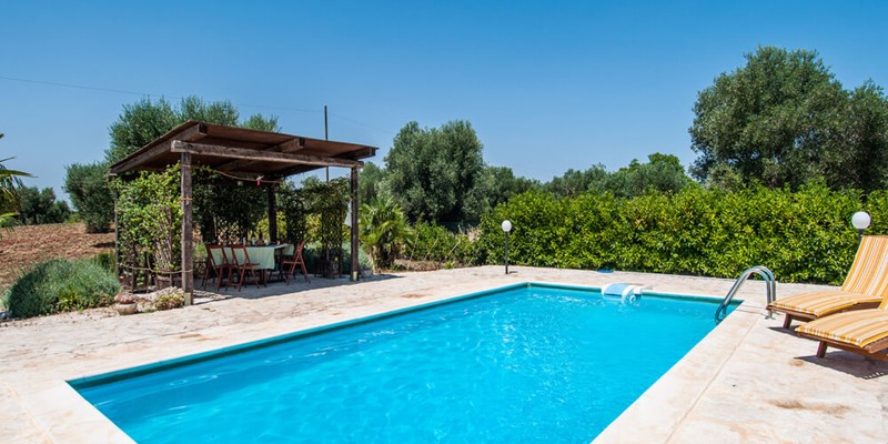 Ancient Trullo for 4 people near Alberobello with private pool