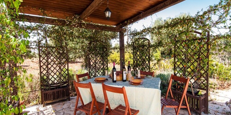 Ancient Trullo for 4 people near Alberobello with private pool