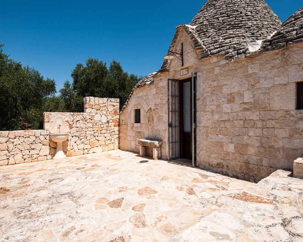 Ancient Trullo for 4 people near Alberobello with private pool