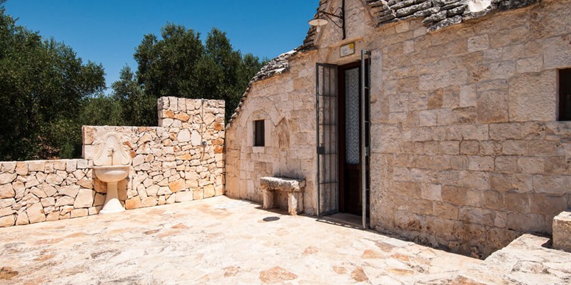 Ancient Trullo for 4 people near Alberobello with private pool