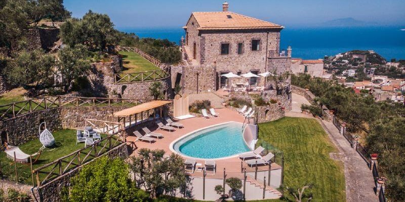 Luxury villa for 10 people with private pool and sea view on the Sorrento Coast