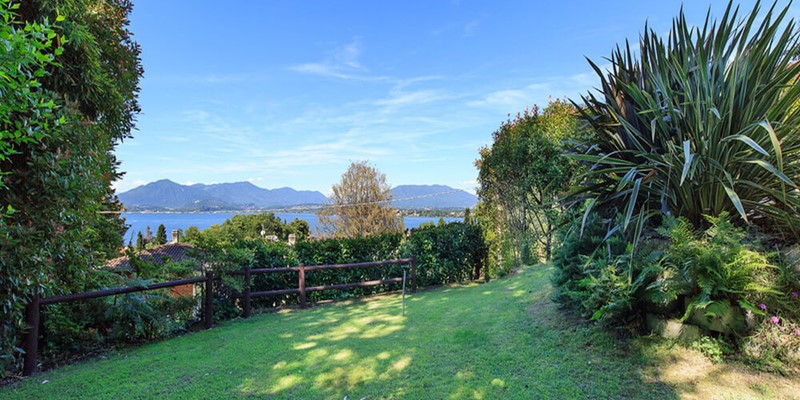 5 bedroomed villa with private pool overlooking Lake Maggiore