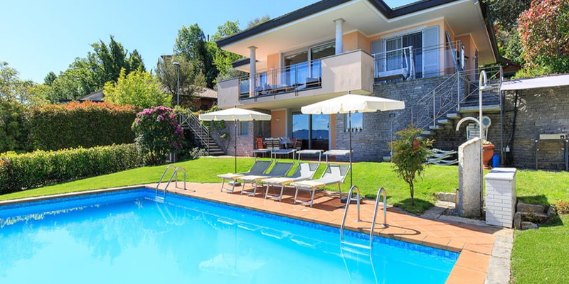 Luxury 5 bedroomed villa with private pool overlooking Lake Maggiore