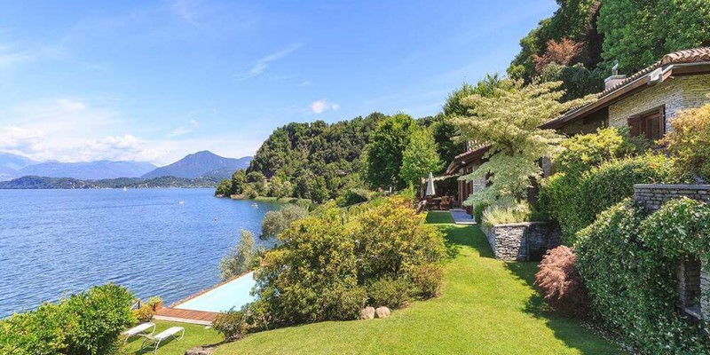 Luxury 5 bedroomed villa with private swimming pool overlooking Lake Maggiore