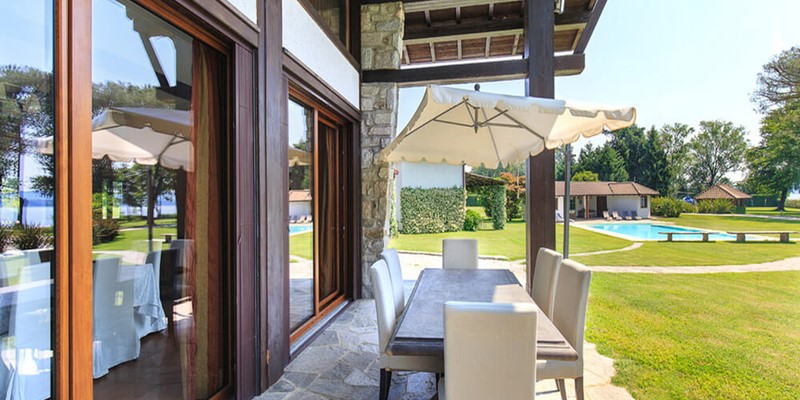 5 bedroomed lakefront villa in Lake Maggiore with private swimming pool, tennis courts & golf course
