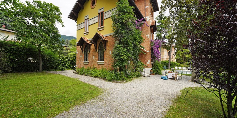 Villa with private pool in Lake Garda within walking distance of a beach building