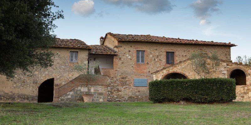 Budget friendly accommodation for 9 people with swimming pool in the Chianti region farmhouse