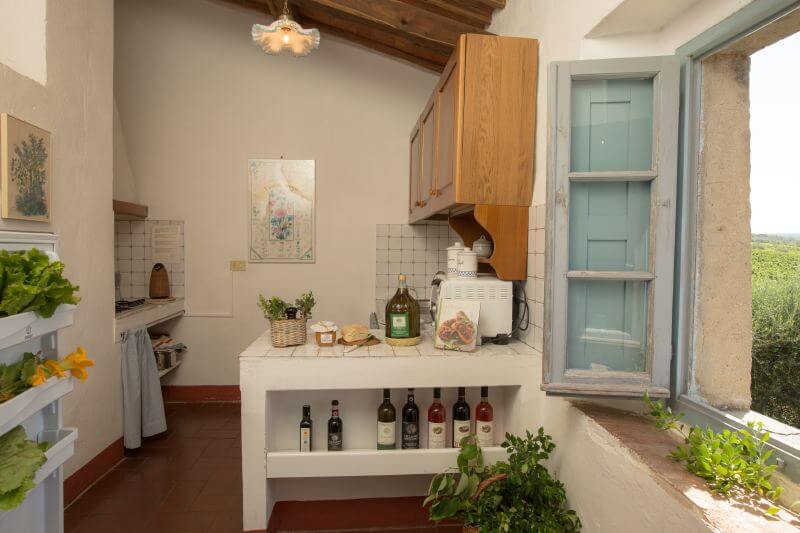 Low priced apartment for 6 people with swimming pool in the Chianti region of Tuscany kitchen