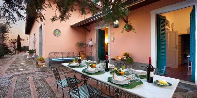 Wonderful sea front villa in Taormina - outside dining