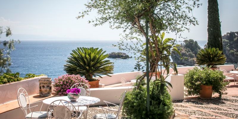 Wonderful sea front villa in Taormina - sea views