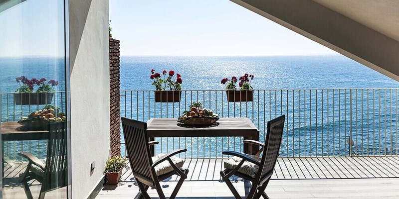 Delightful sea front apartment for 2 in Sicily