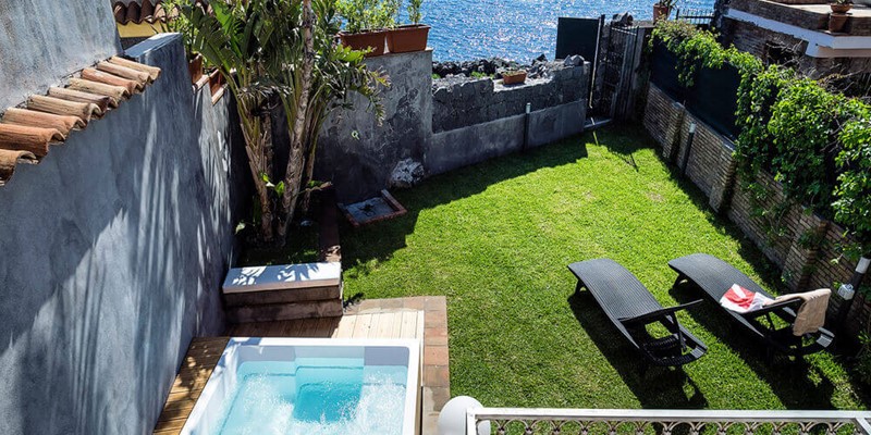 Villa for 4 people near the beaches of Acireale in the east of Sicily