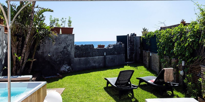 Villa for 4 people near the beaches of Acireale in the east of Sicily