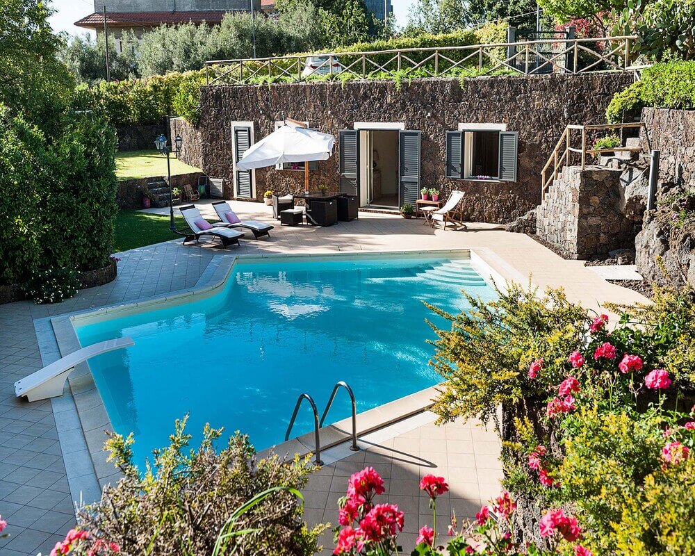 Beautiful little private villa with pool on slopes of Mount Etna