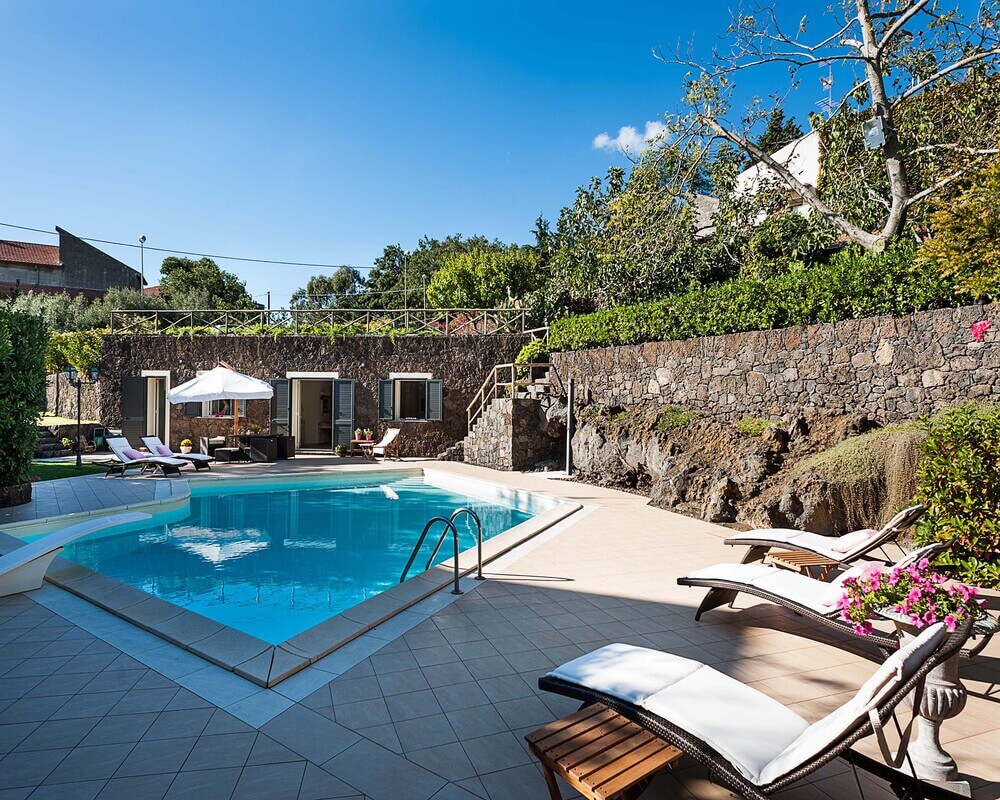Beautiful little private villa with pool on slopes of Mount Etna