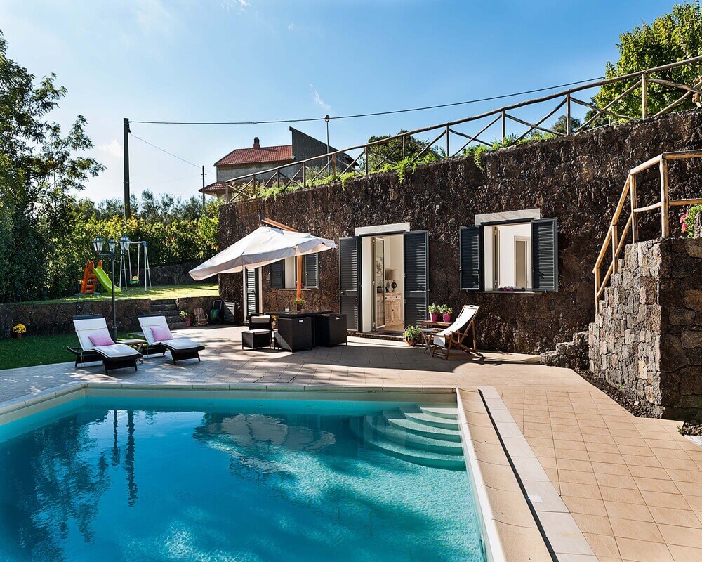 Beautiful little private villa with pool on slopes of Mount Etna