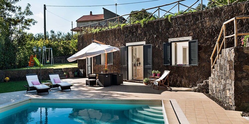 Beautiful little private villa with pool on slopes of Mount Etna