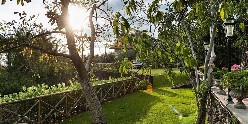 Beautiful little private villa with pool on slopes of Mount Etna