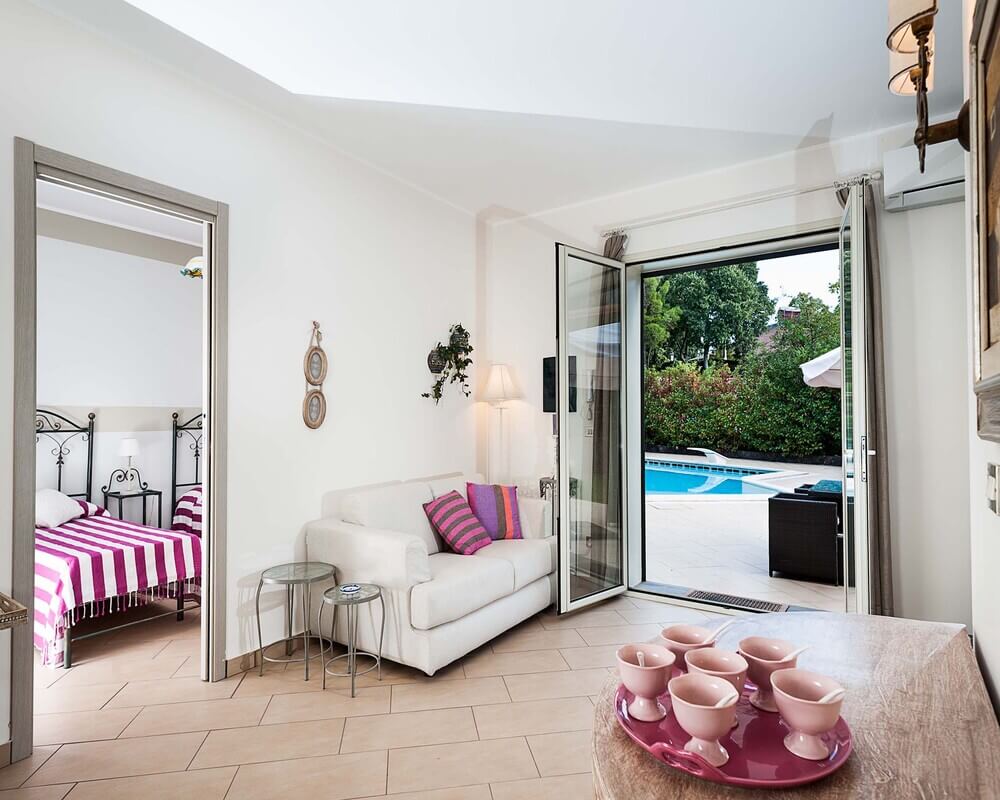 Beautiful little private villa with pool on slopes of Mount Etna