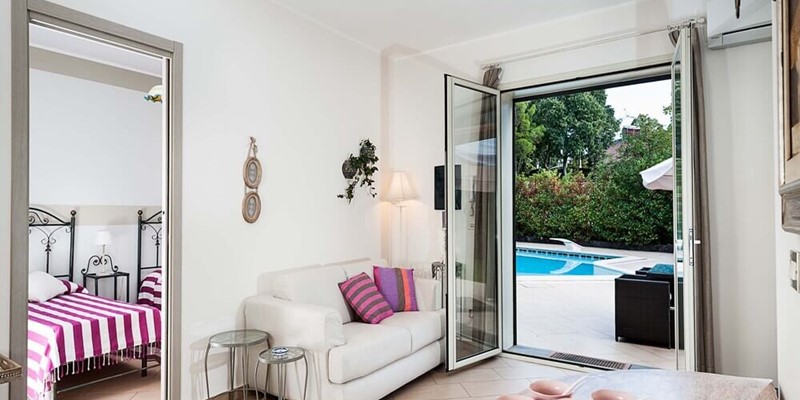 Beautiful little private villa with pool on slopes of Mount Etna