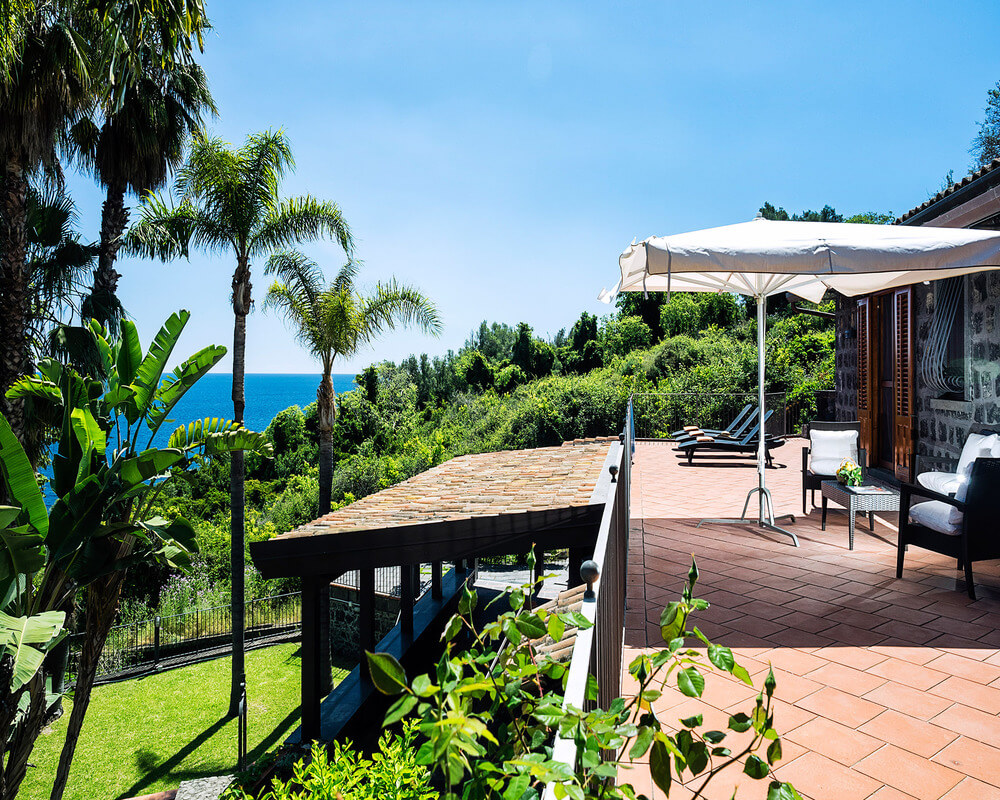 Beautiful Villa On The Beach To Rent In Sicily, Italy 2023