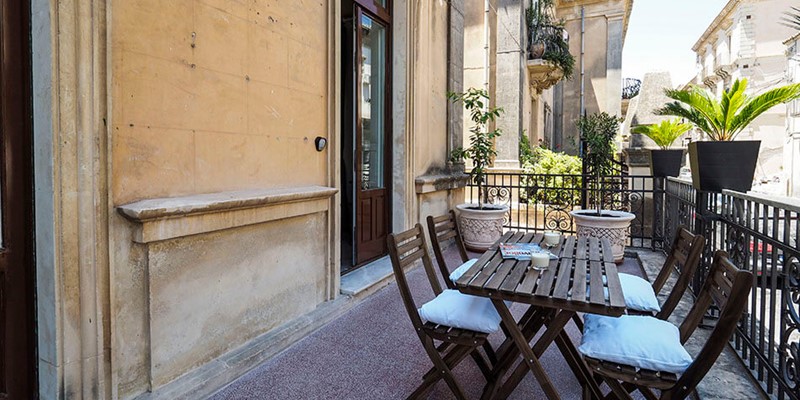Elegant Apartment With Terrace To Rent In Noto, Sicily 2023