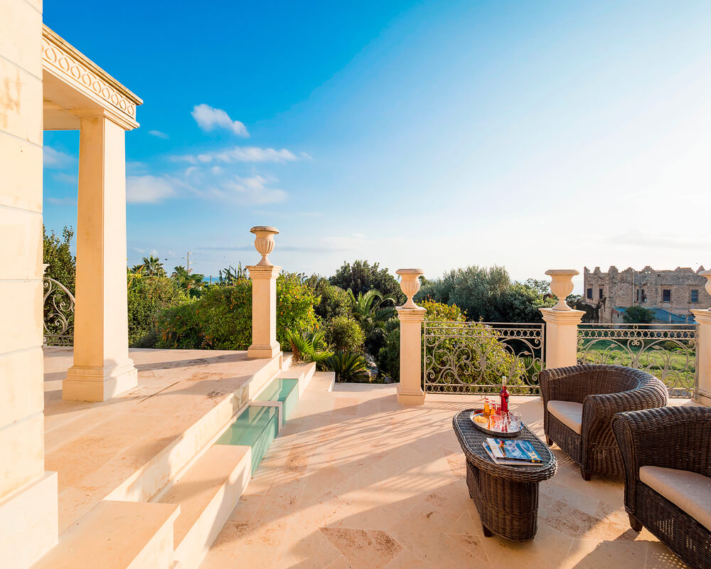 Luxury villa in Sicily for 8 people with heated indoor pool & spa