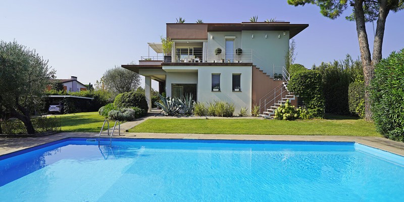 Beautiful Villa With Private Pool & Beach Access To Rent In Lake Garda, Italy 2023
