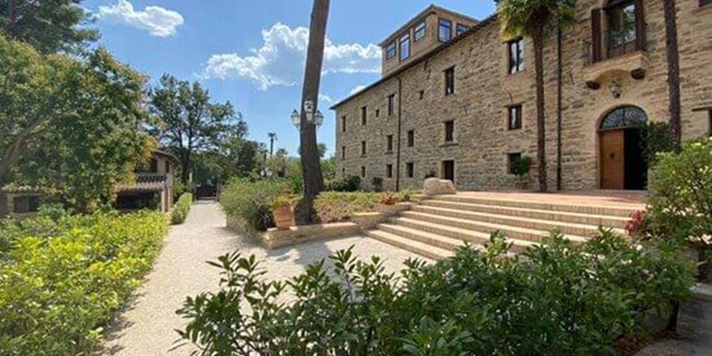 Large villa Suitable For Italy Weddings To Rent In Le Marche 2023