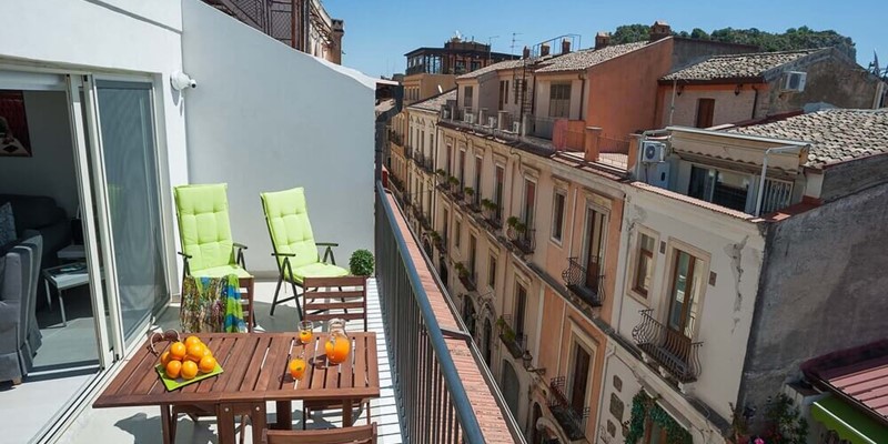 Exclusive Apartment For 4 People To Rent In Taormina, Sicily