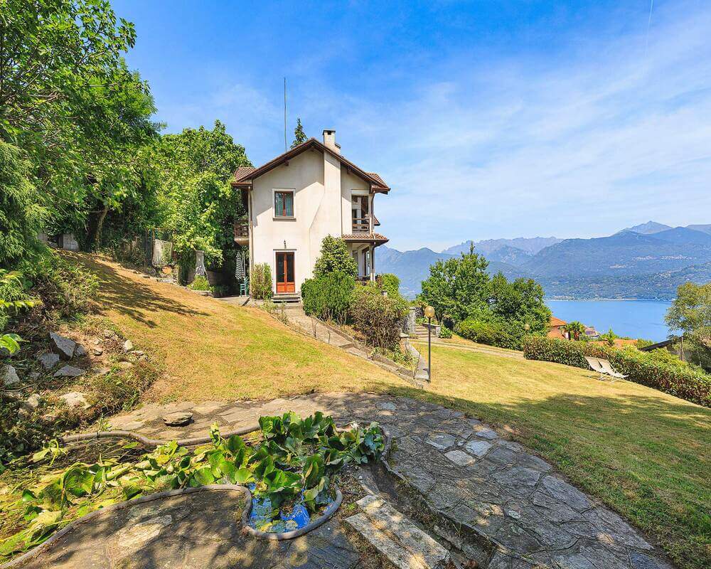 Hillside Villa With 5 Bedrooms To Rent In Lake Maggiore, Italy