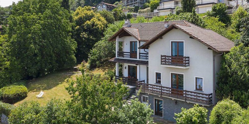 Hillside Villa With 5 Bedrooms To Rent In Lake Maggiore, Italy