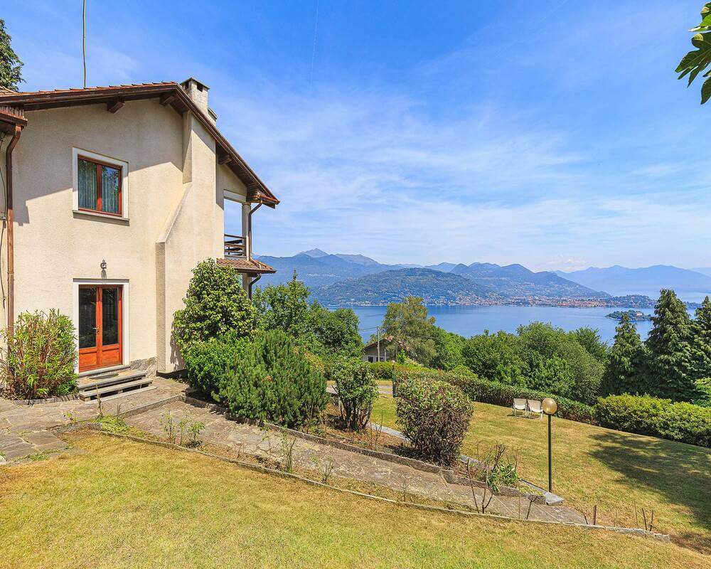 Hillside Villa With 5 Bedrooms To Rent In Lake Maggiore, Italy