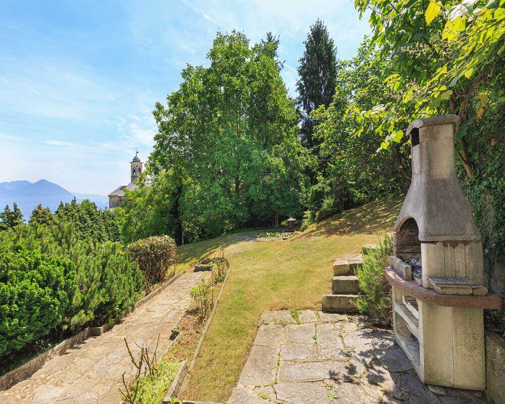 Hillside Villa With 5 Bedrooms To Rent In Lake Maggiore, Italy
