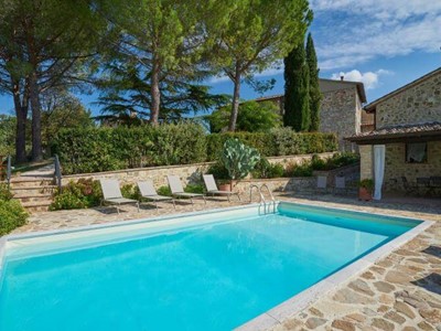 Villa in Chianti region suitable for 2 families