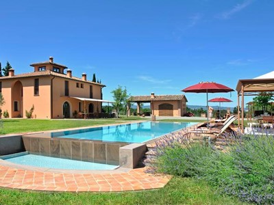 Traditional Tuscan villa with private pool