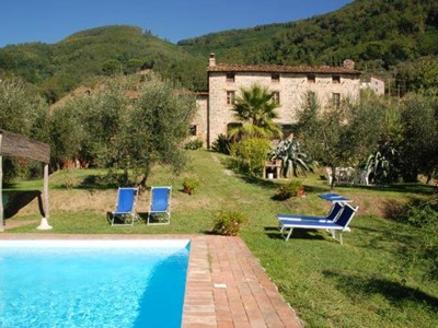 Large villa near Lucca with private pool