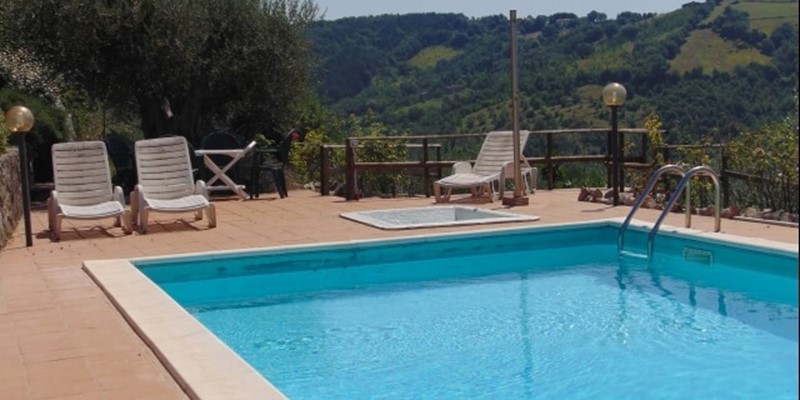 Large Umbria villa with pool and peaceful hilltop position with great views of the countryside
