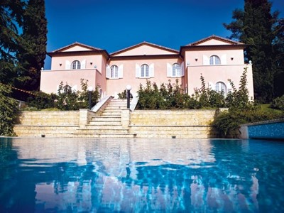 Large villa in Lake Garda with private pool within walking distance of amenities