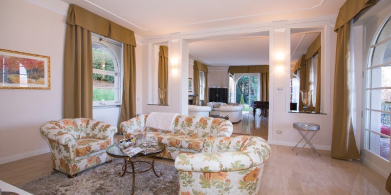 Luxury villa on west coast Lake Maggiore