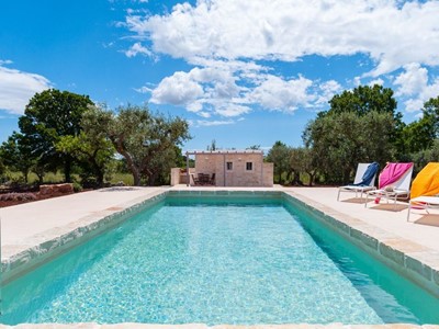 Beautiful and luxurious trulli and lamia near Alberobello