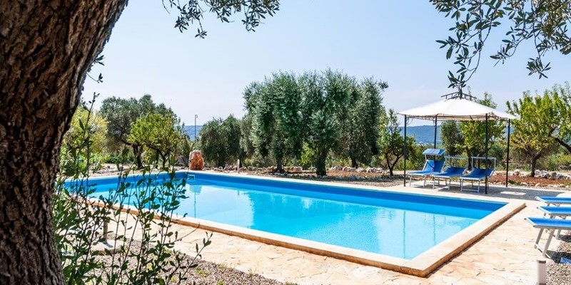 Charming authentic & peaceful countryside Trullo with shared pool located in the surroundings of Castellana Grotte