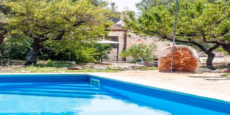 Charming authentic & peaceful countryside Trullo with shared pool located in the surroundings of Castellana Grotte