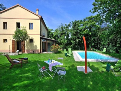 Spacious Le Marche villa with pool within walking distance of amenities in the village of Montemaggiore del Metauro